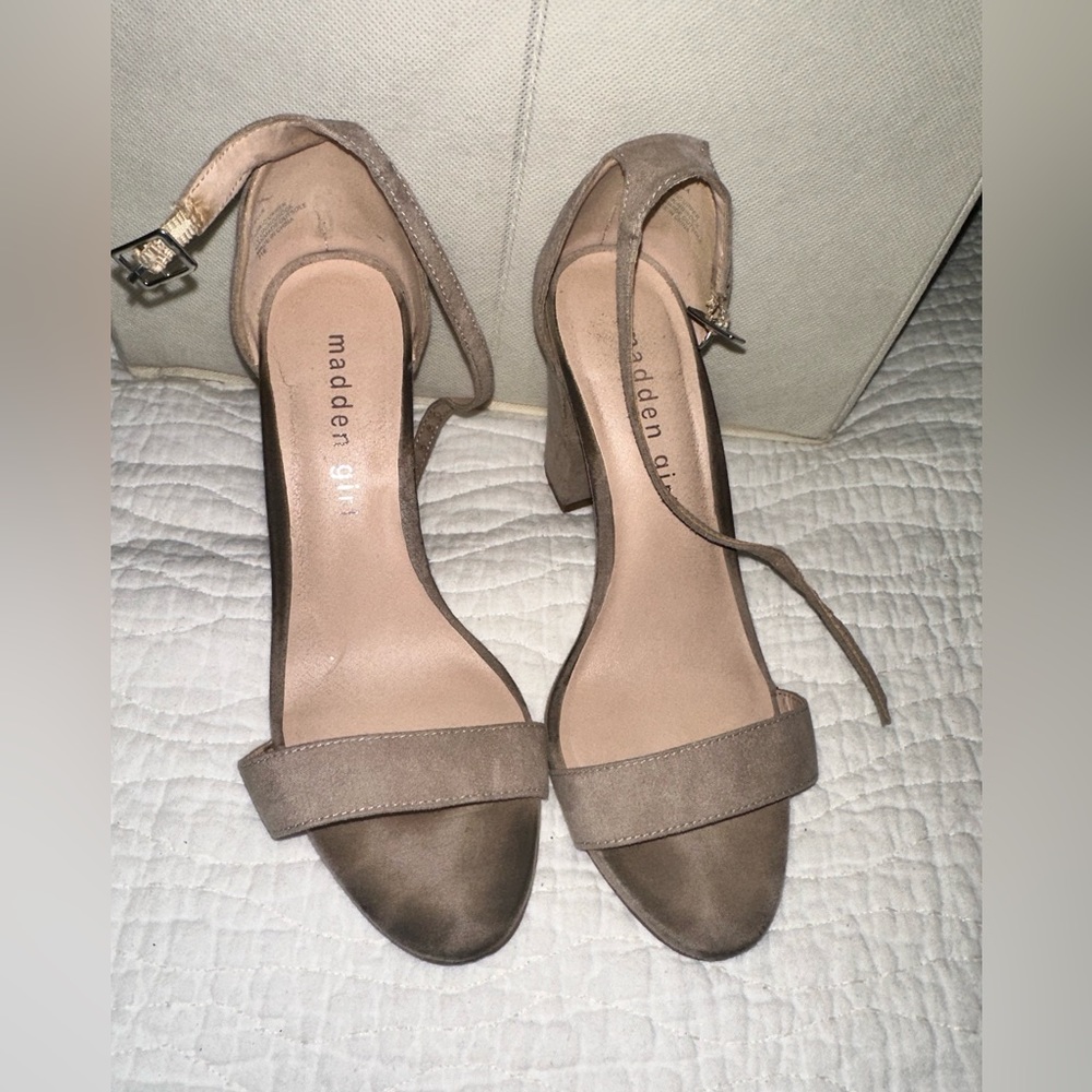 Steve Madden tan suede heels